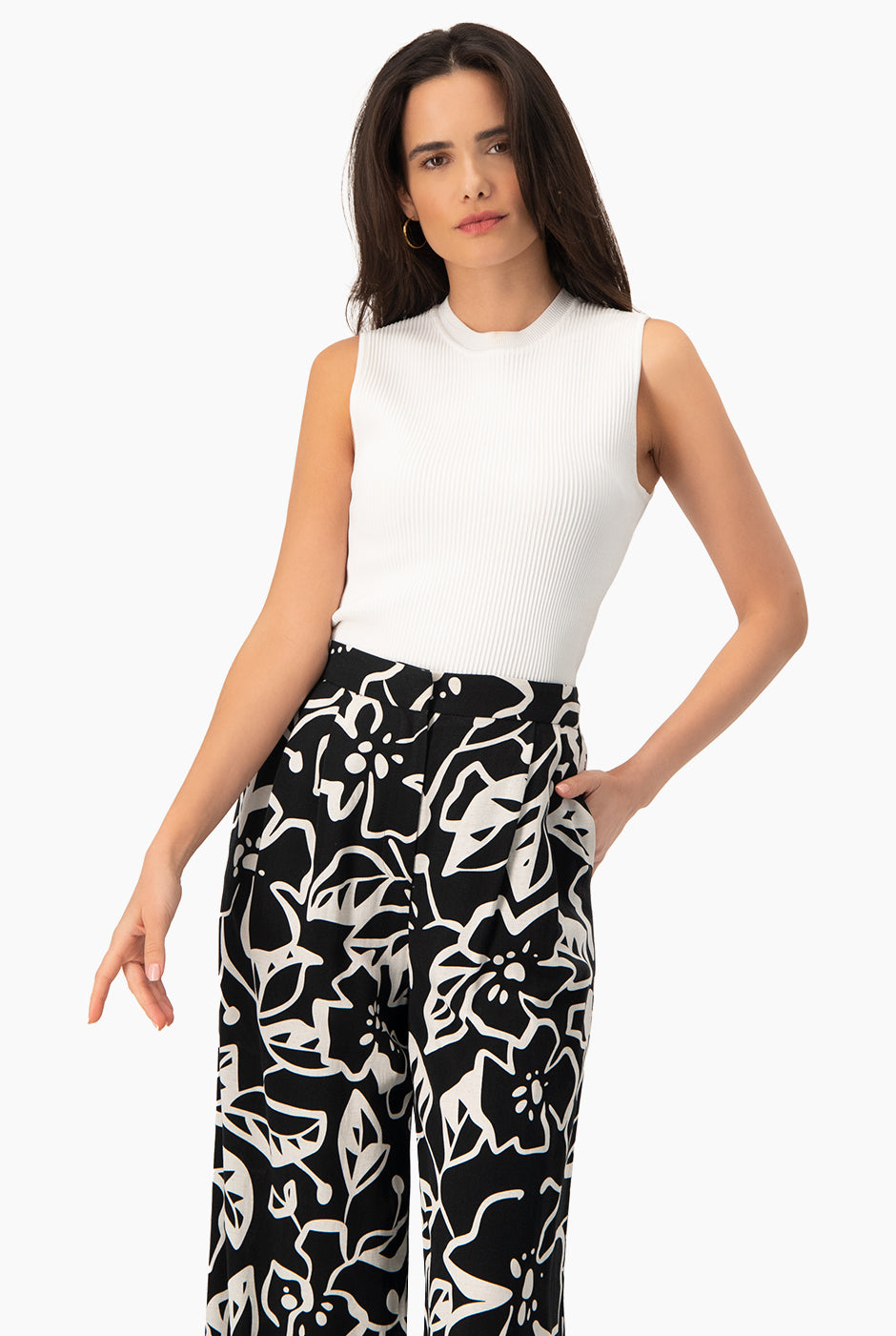 Top acanalado sin mangas en color hueso