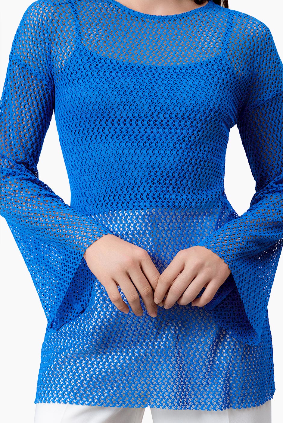 Blusa túnica azul tejida de manga larga y cuello redondo