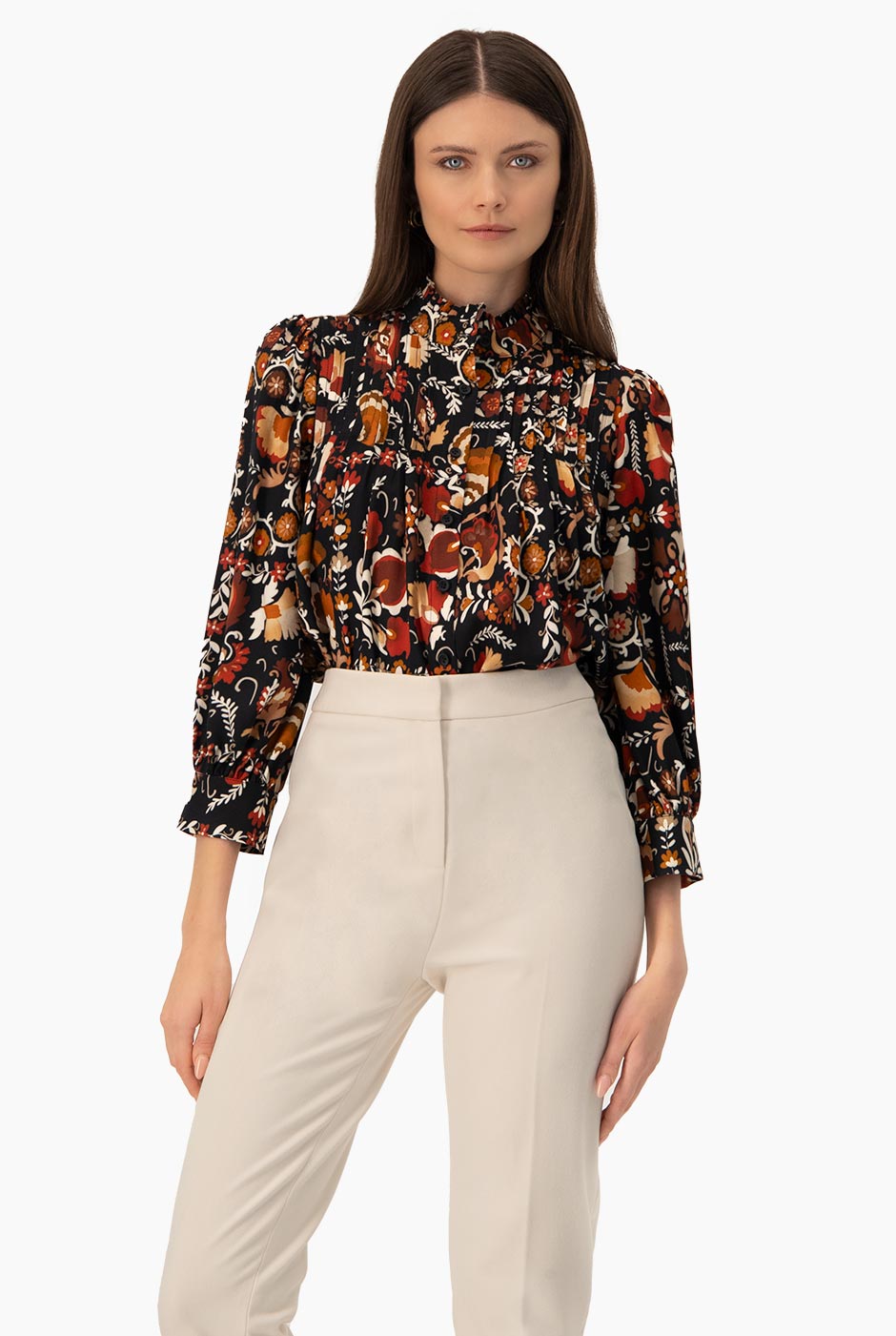 Blusa estampada de manga larga con plisado y cuello mao