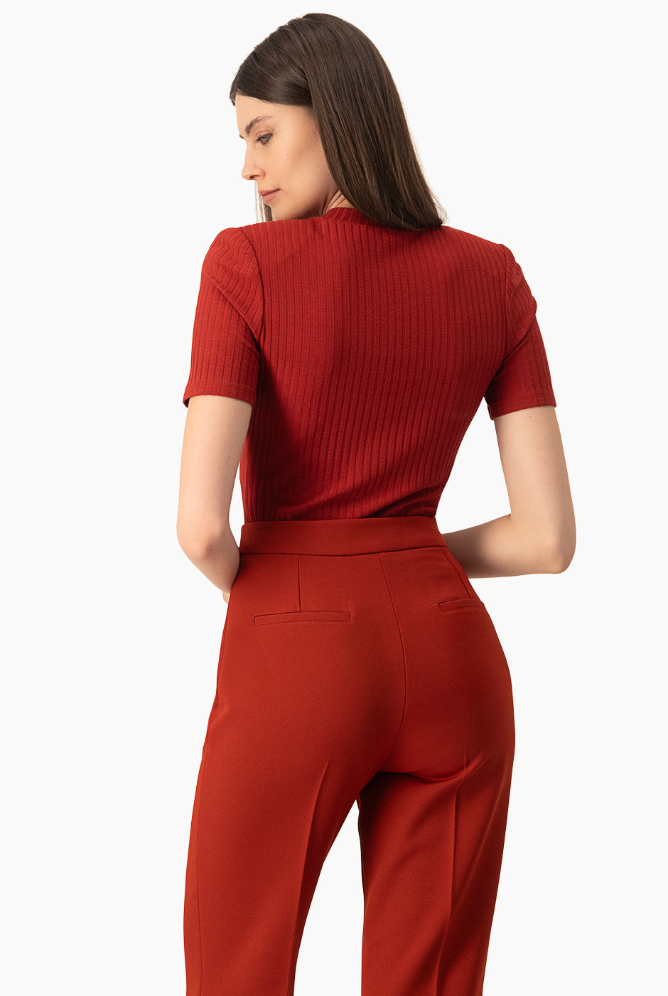 Blusa roja chedrón de manga corta con cuello redondo y botones en hombros