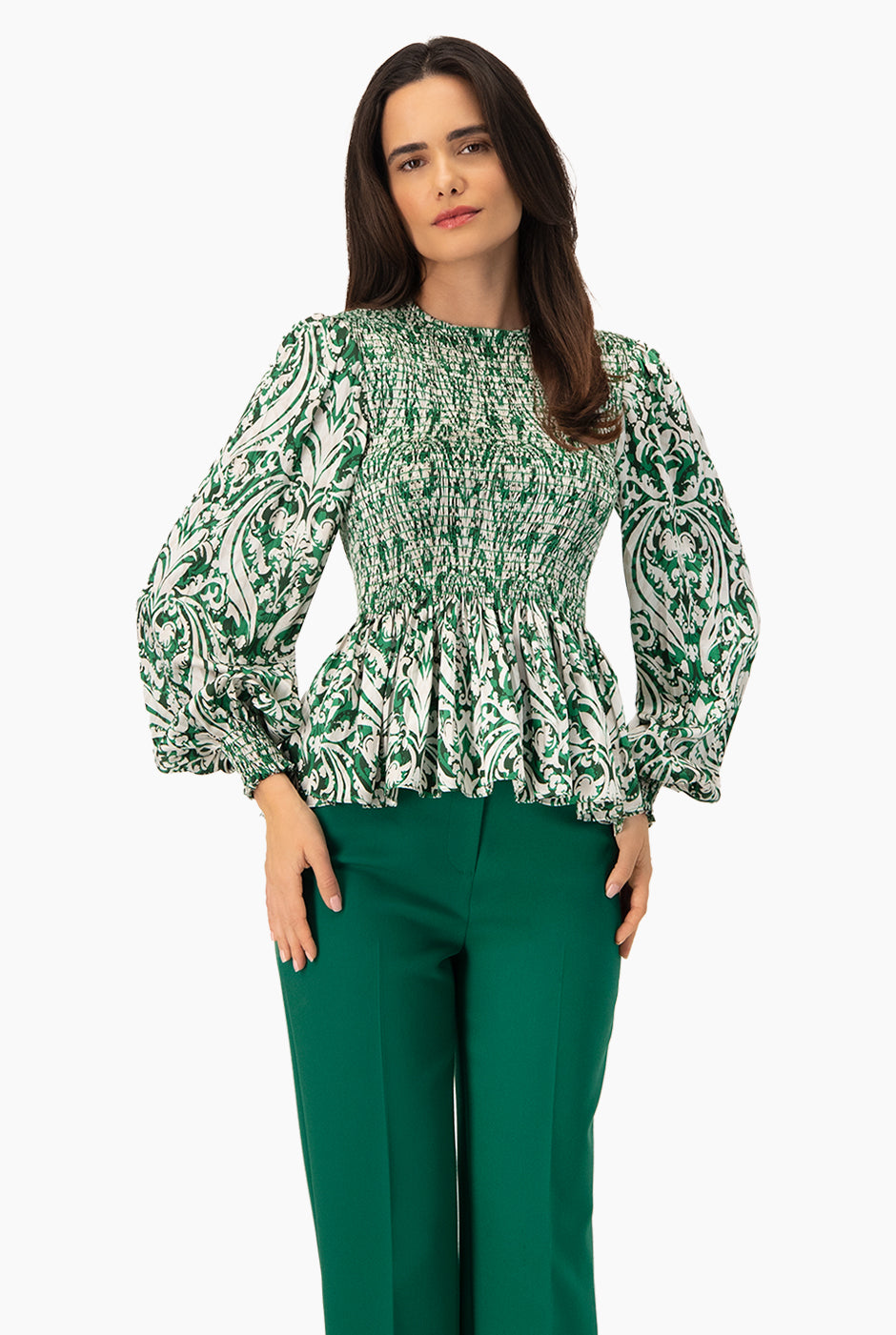 Blusa verde con estampado floral y smock en puños