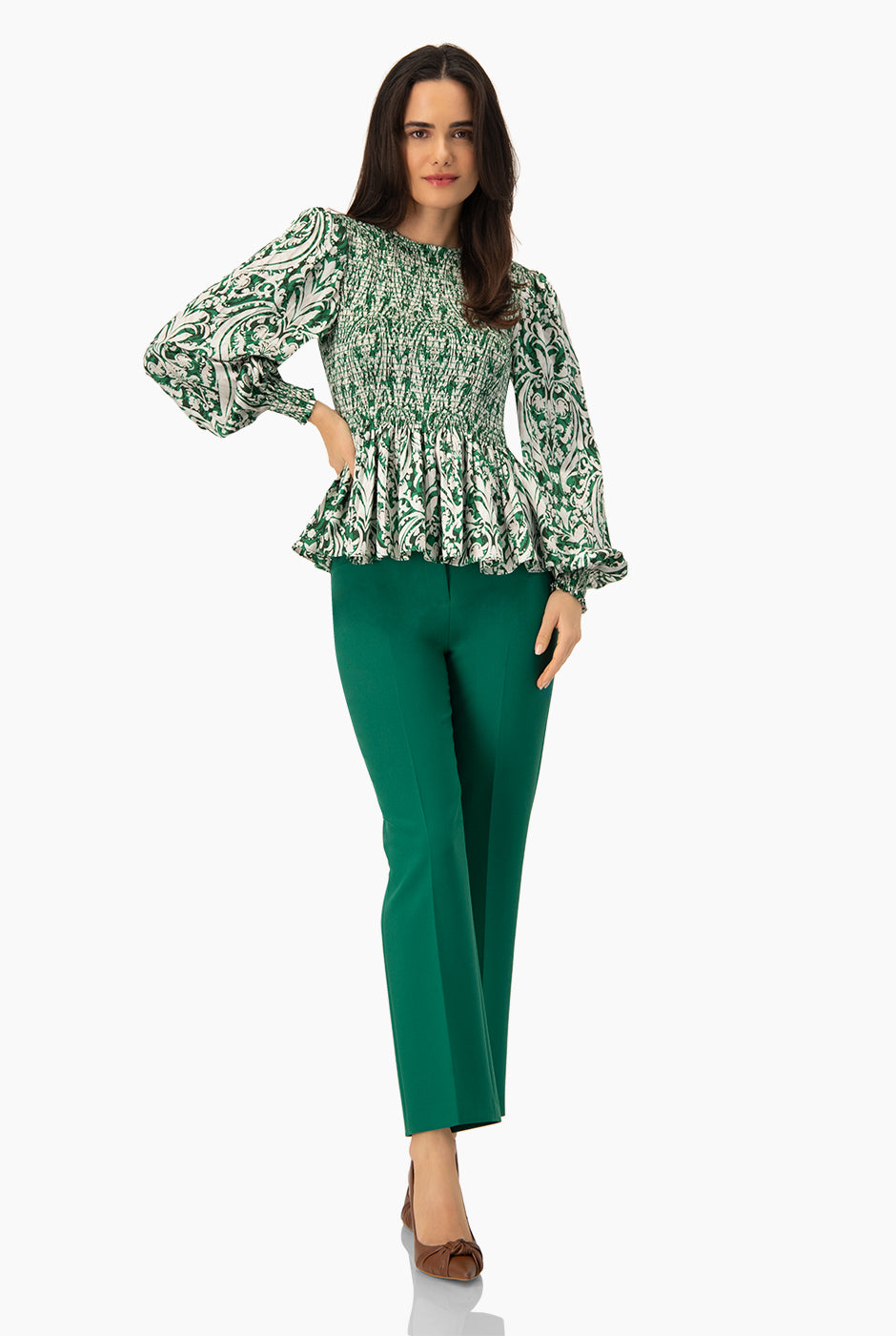 Blusa verde con estampado floral y smock en puños