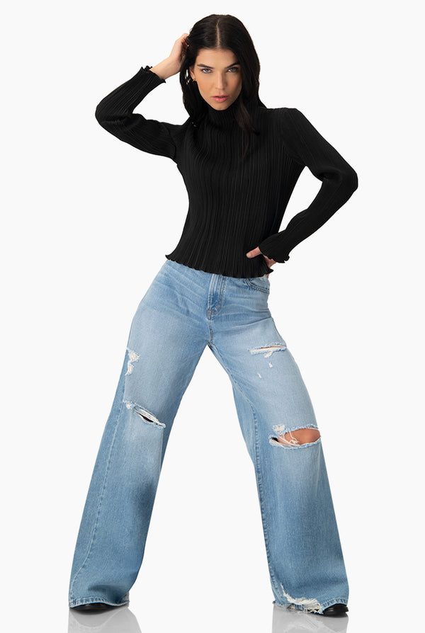 Blusa plisada y cuello alto