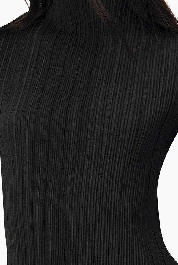 Blusa plisada y cuello alto