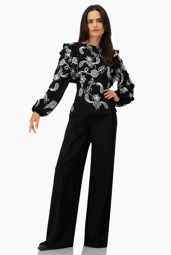 Blusa de manga larga y volantes