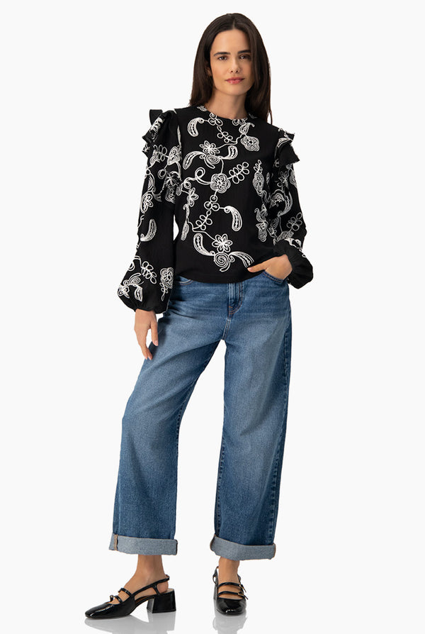 Blusa de manga larga y volantes