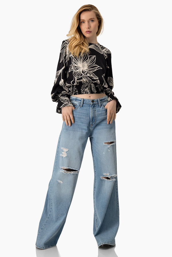 Blusa con smock y cuello redondo