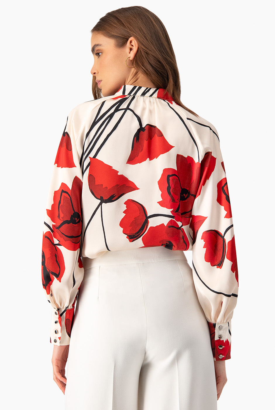 Blusa estampada multicolor con cuello mao y puños