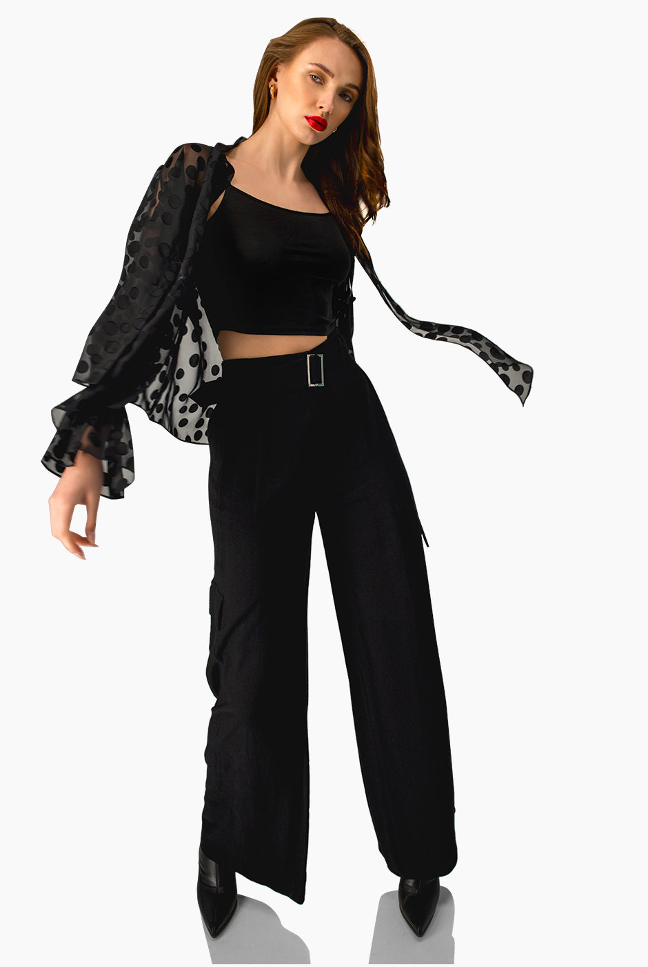 Blusa negra con lunares y lazo en el cuello