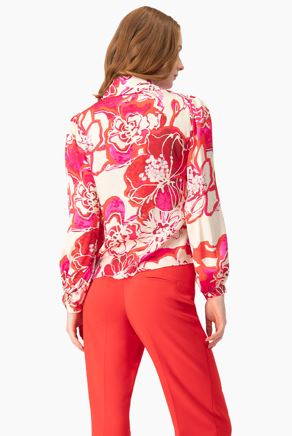 Blusa camisera fucsia con estampado floral y botones frontales