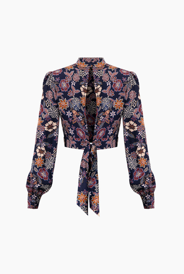 Blusa corta con amarre