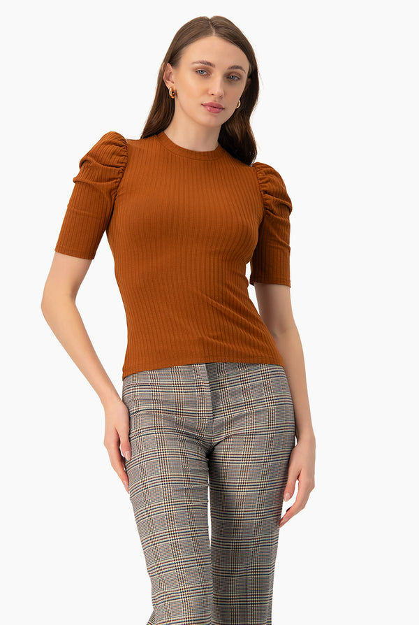 Blusa cafe de hombro abullonado