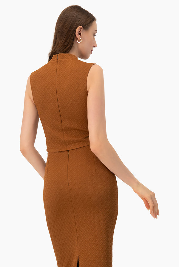 Top tejido en tono cafe