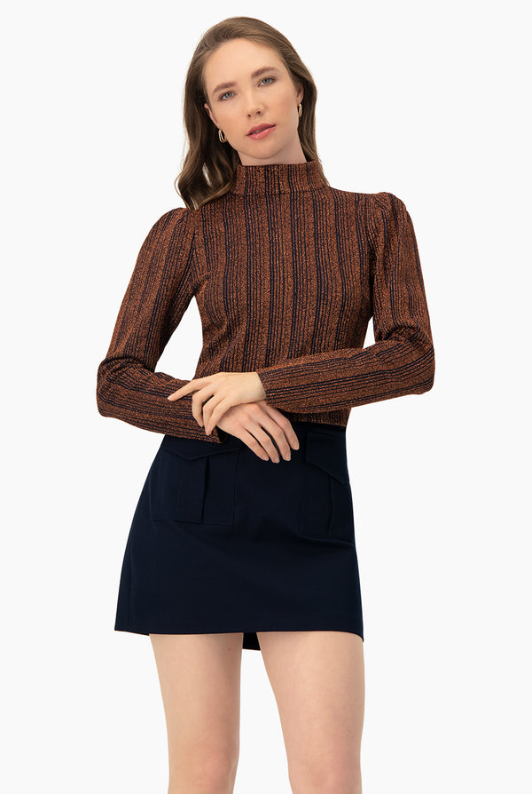 Top corto cuello alto