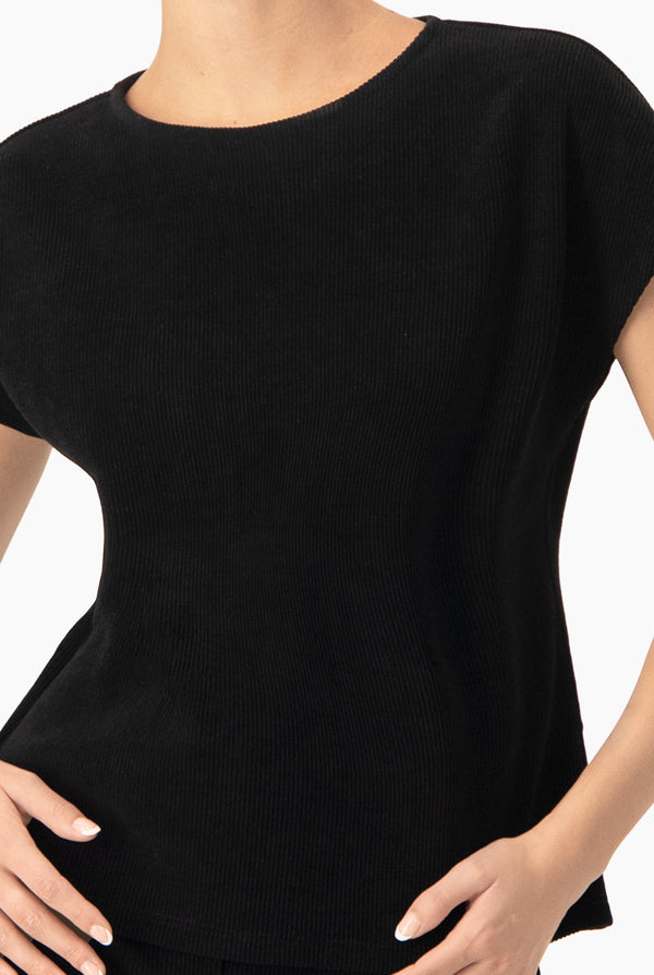 Blusa negra de hombro caido