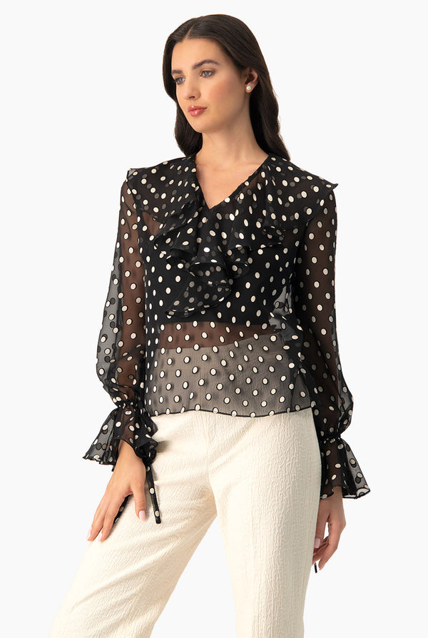 Blusa de lunares y escote en V