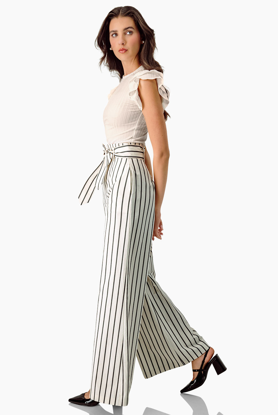 Blusa recta acanalada marfil con volantes en sisa