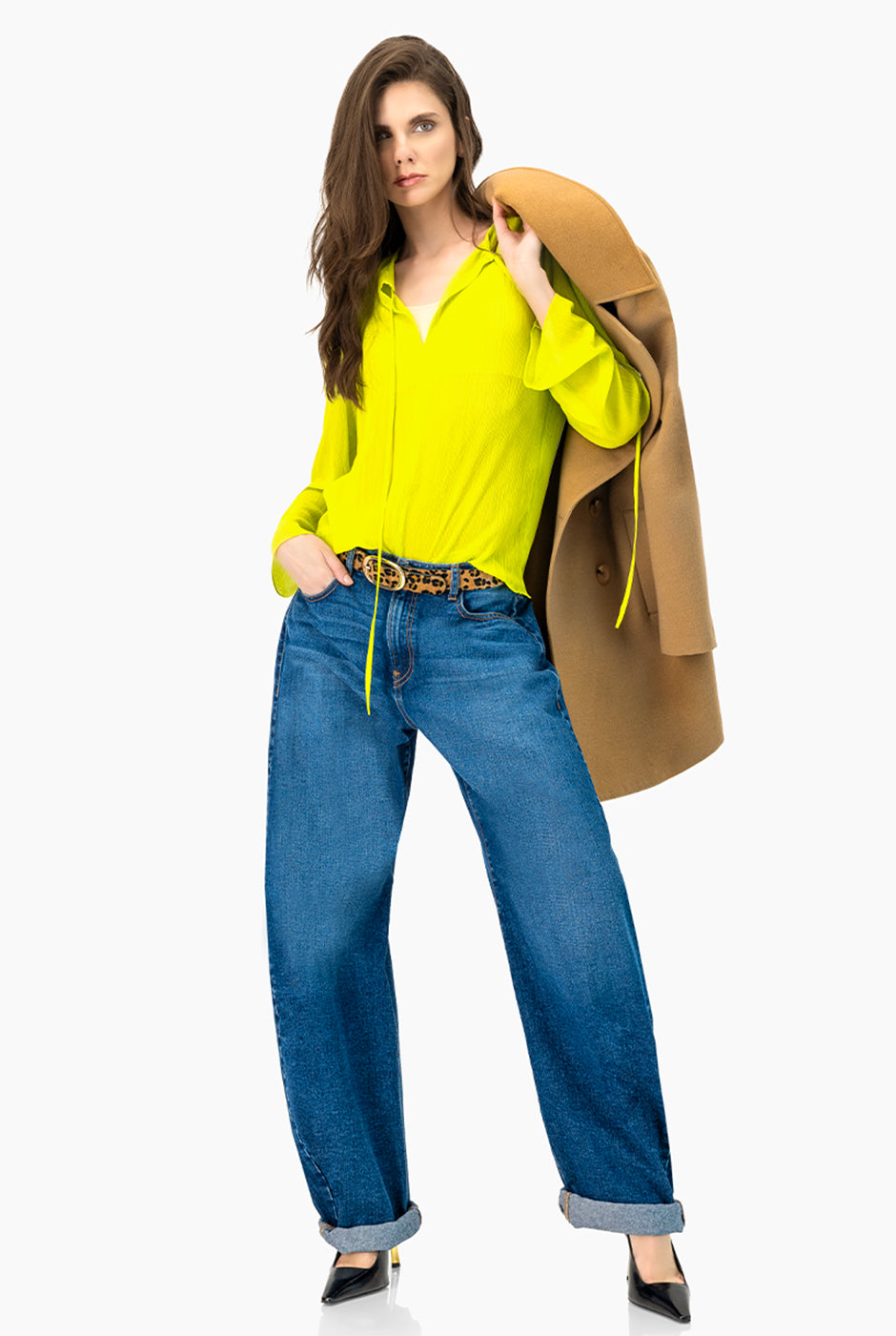 Blusa larga verde con escote en V y mangas largas