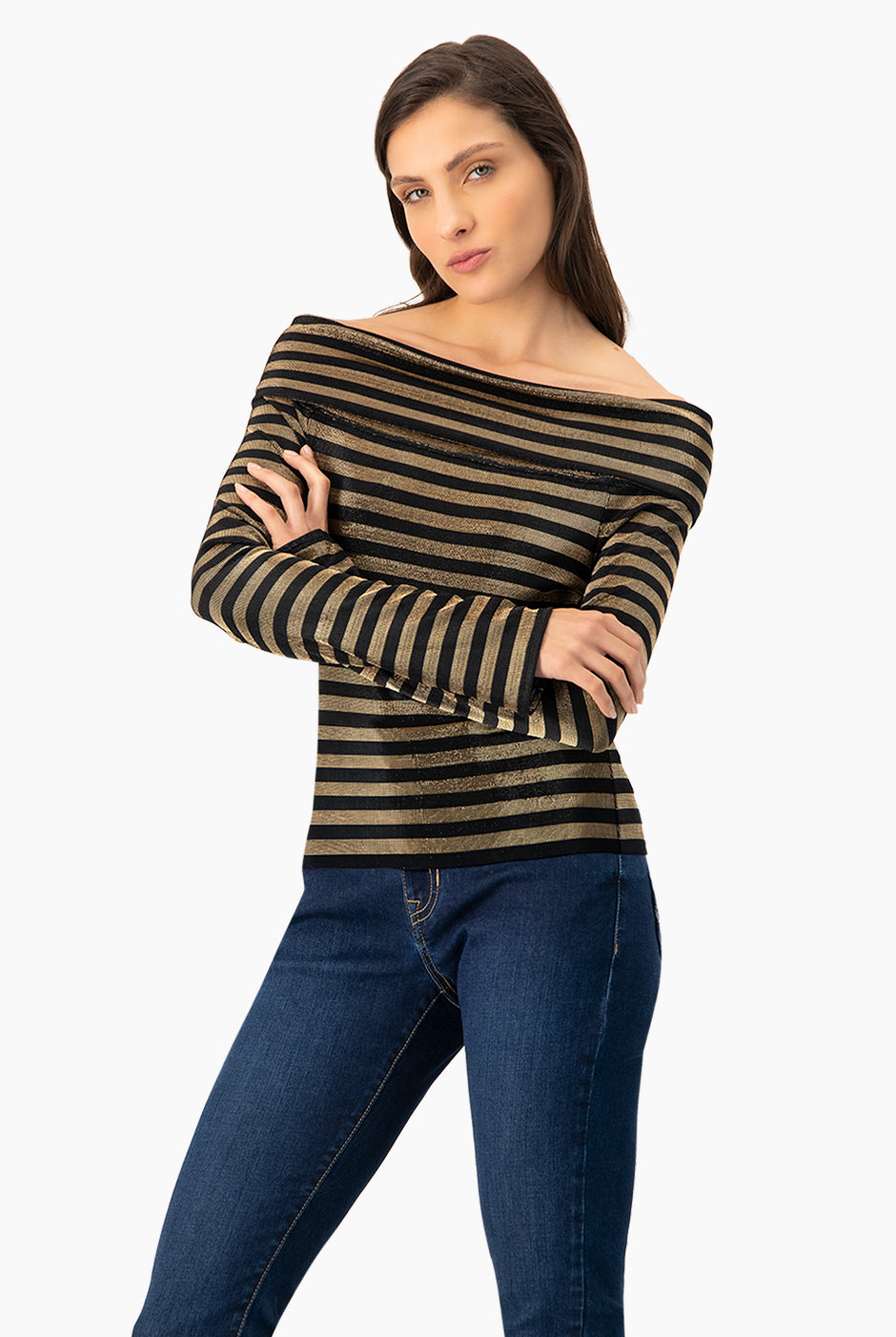 Blusa negra de escote bardot con rayas horizontales