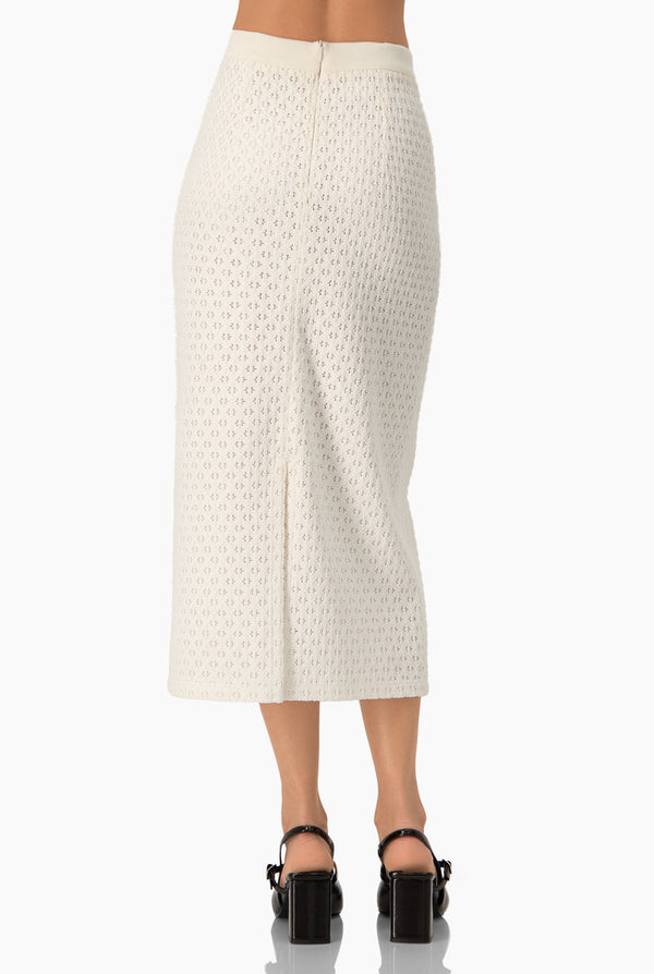 Falda midi y abertura trasera