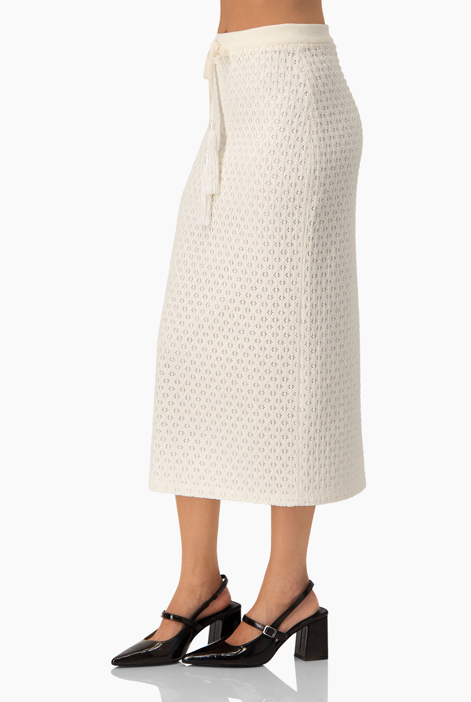 Falda midi tejida natural con cinturón y abertura trasera