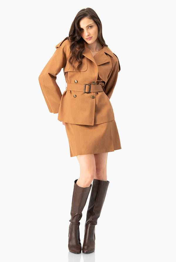 Falda corta en tono cafe