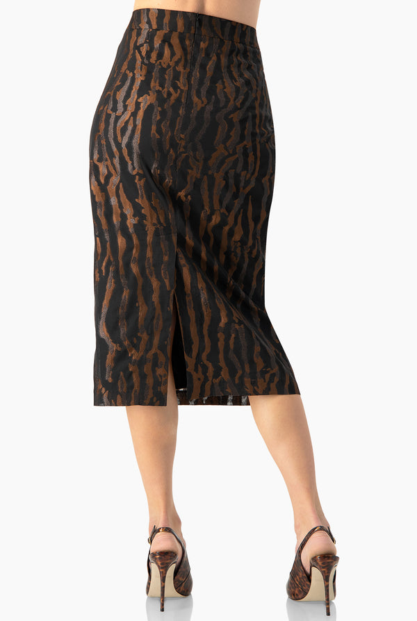 Falda con abertura midi