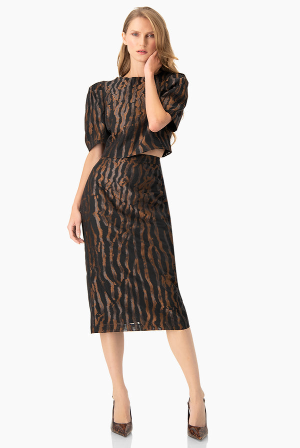 Falda con abertura midi