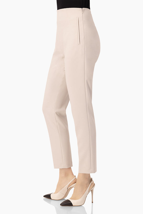 Pantalon recto con bolsas simuladas