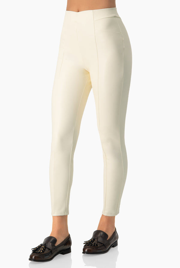 Pantalón Pleather Cortes