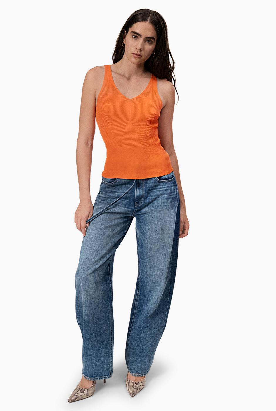 Jeans denim recto azul con botón y bolsillos