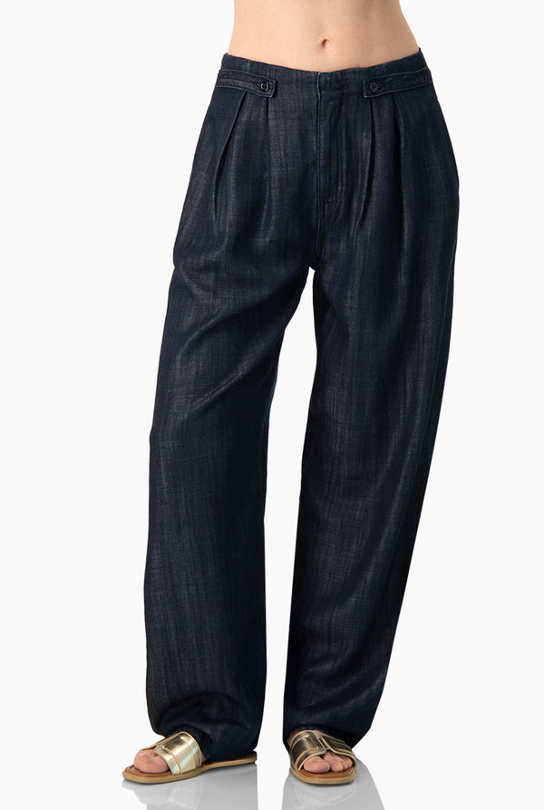 Jeans amplio con botones en pretina