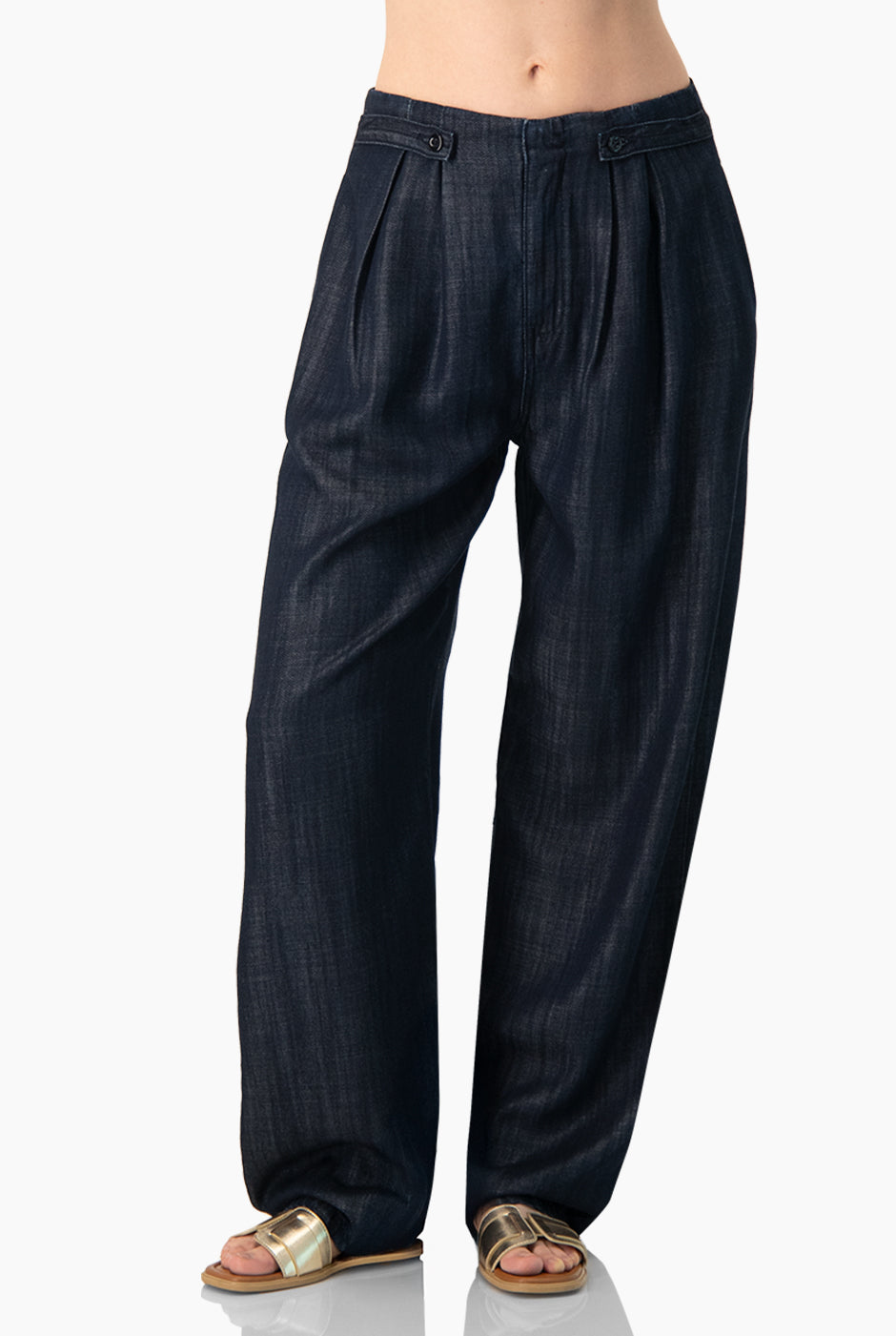 Jeans amplios azul marino con botones en pretina