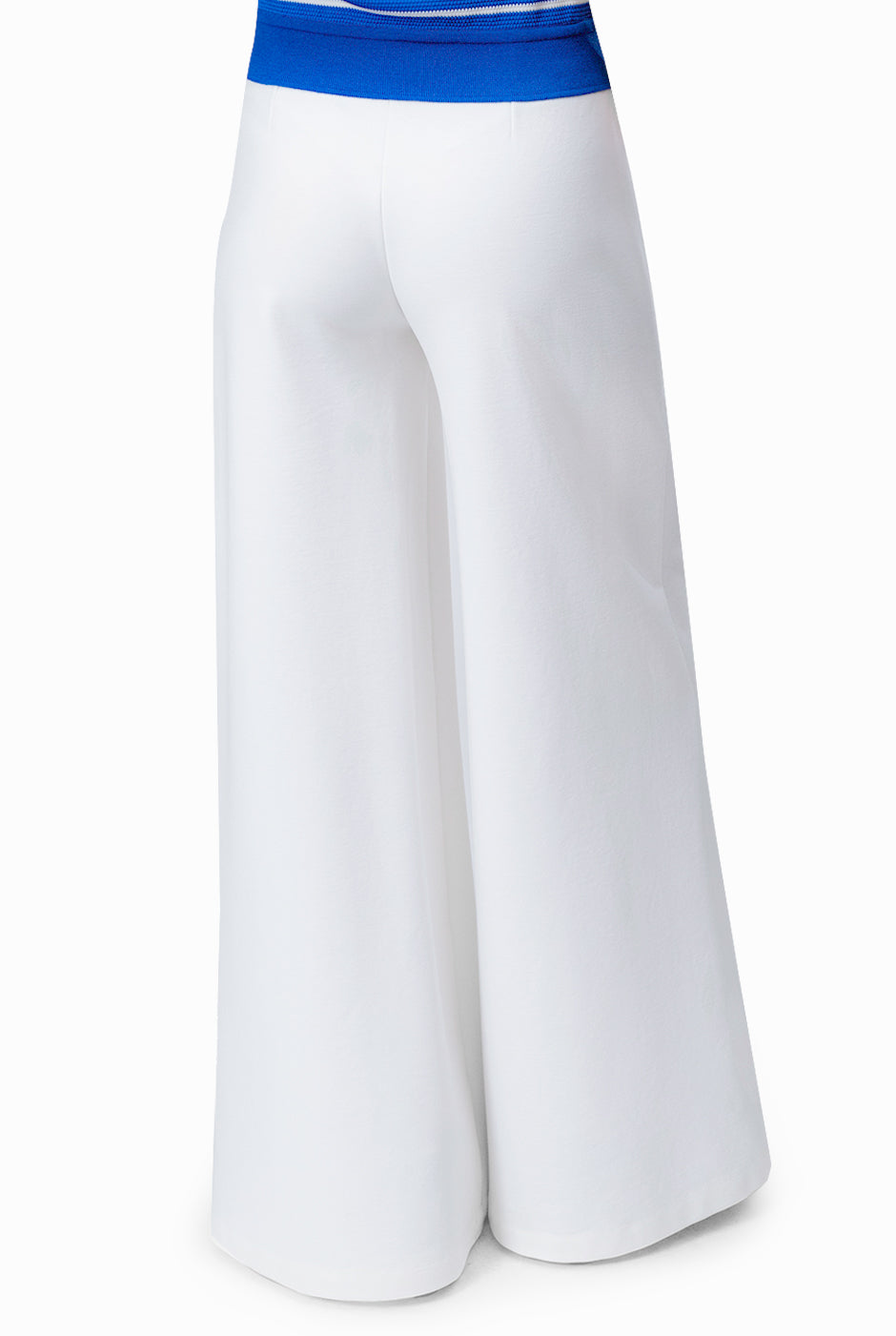 Pantalón liso natural con pierna amplia y cintura azul