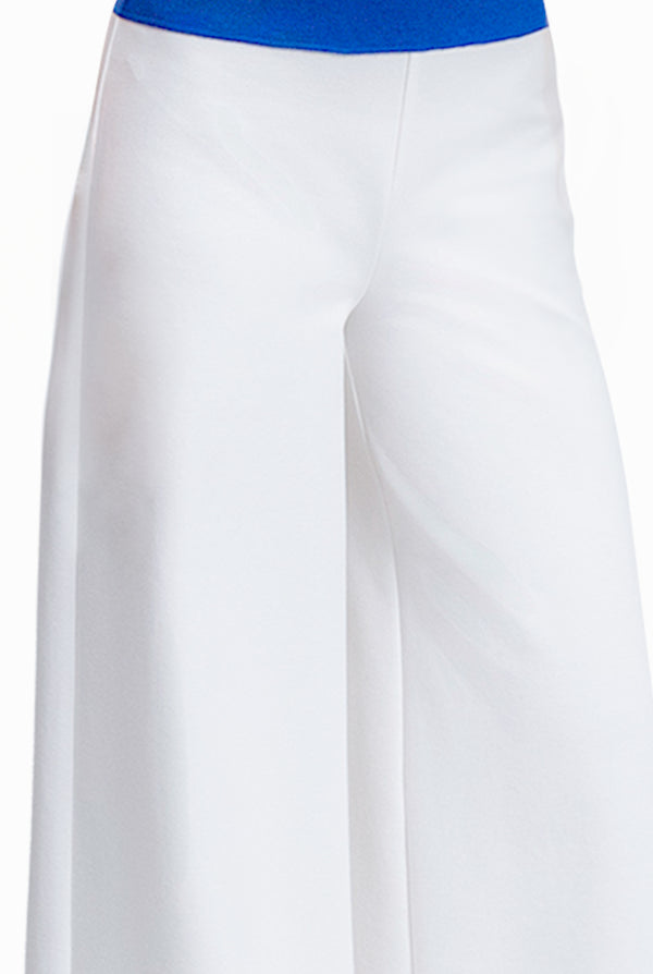 Pantalon liso y pierna amplia