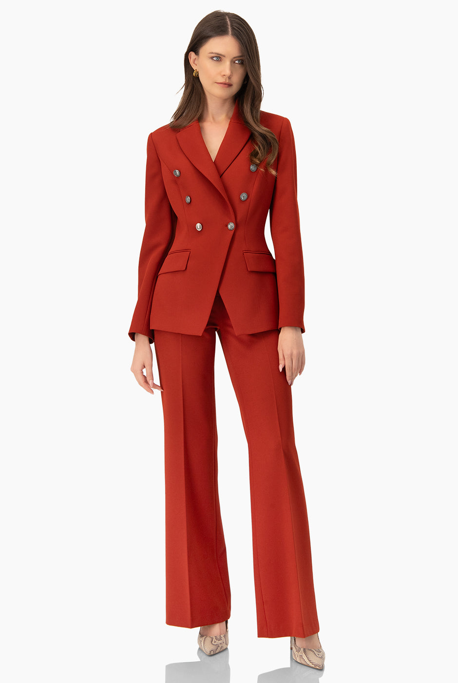 Pantalón rojo semi acampanado con bolsillos traseros simulados