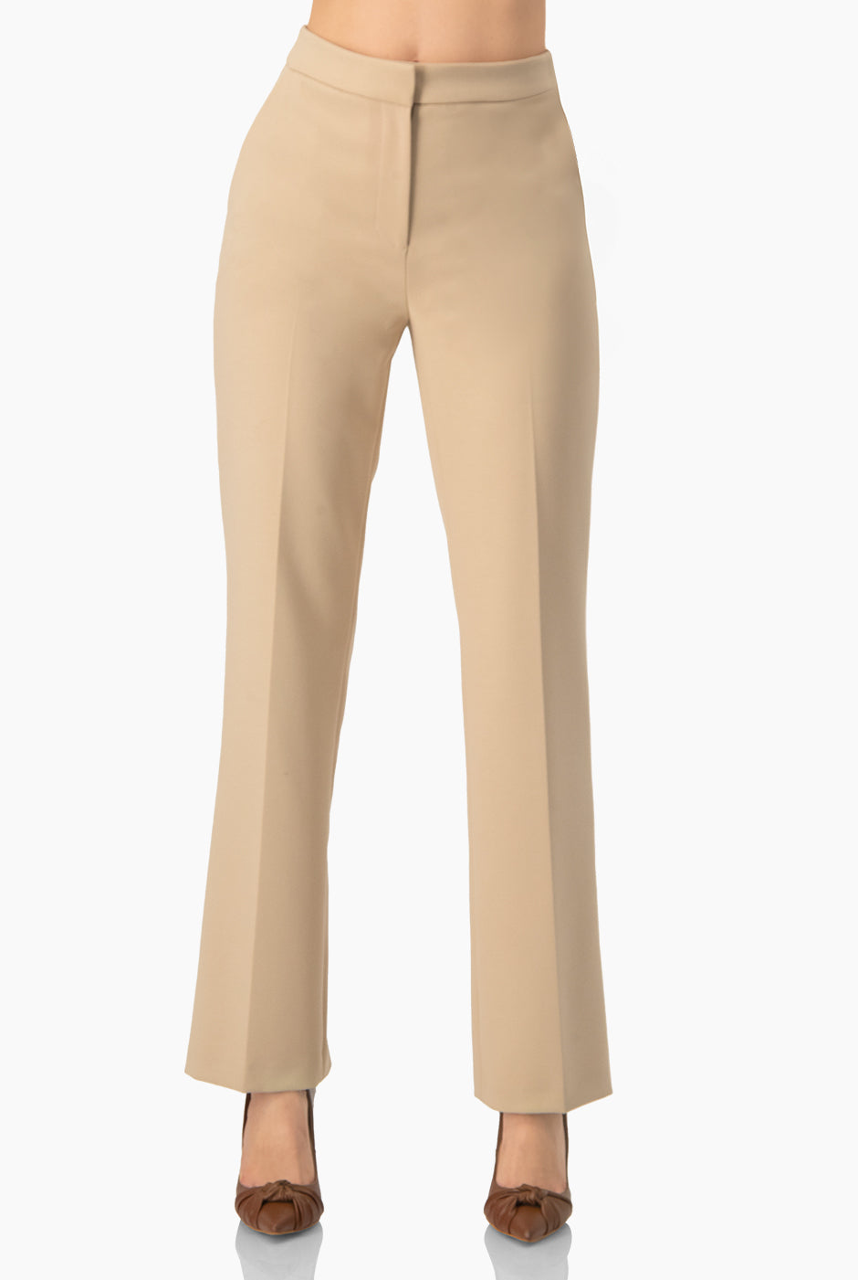 Pantalón sastreado beige con corte recto y bolsillos simulados