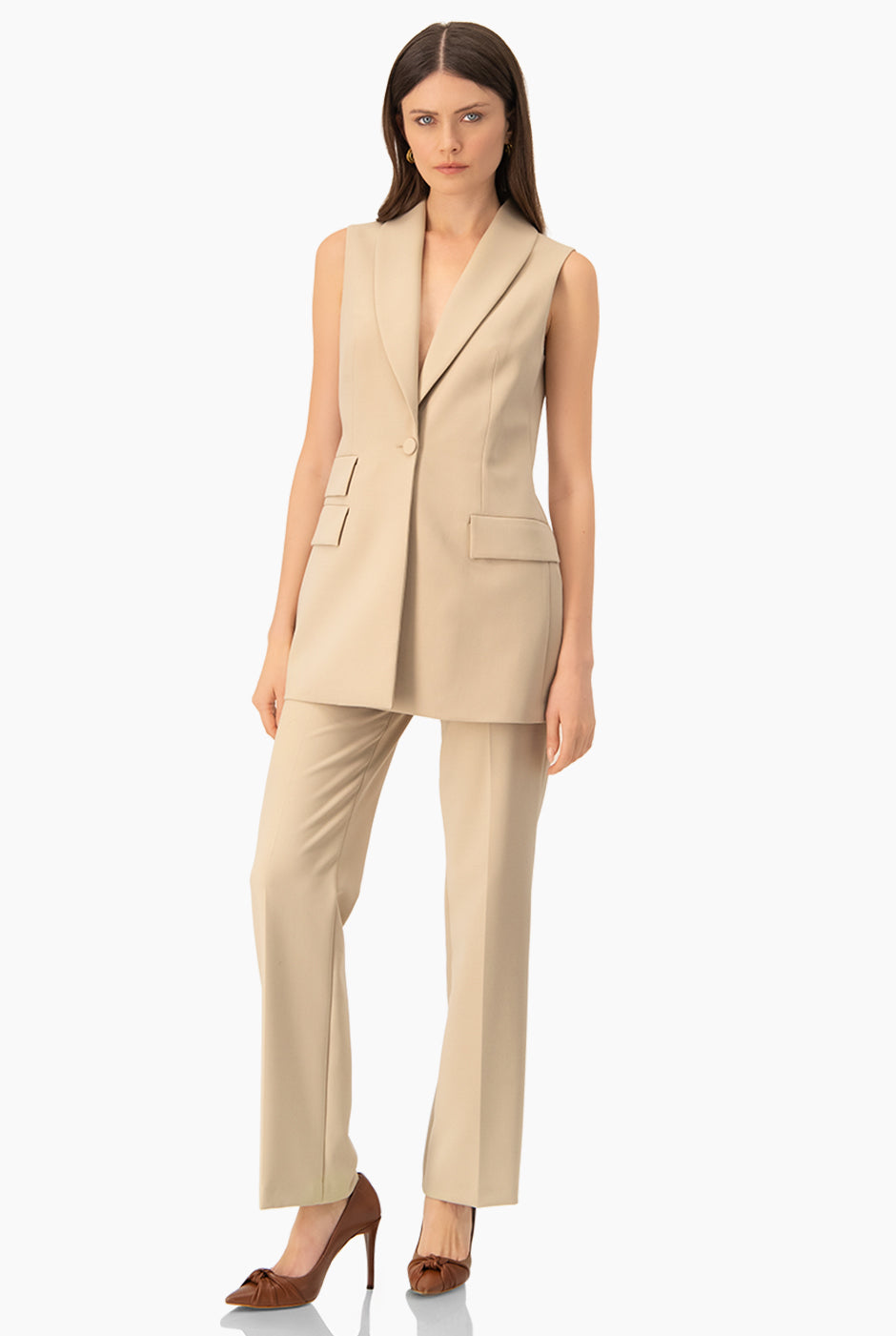 Pantalón sastreado beige con corte recto y bolsillos simulados