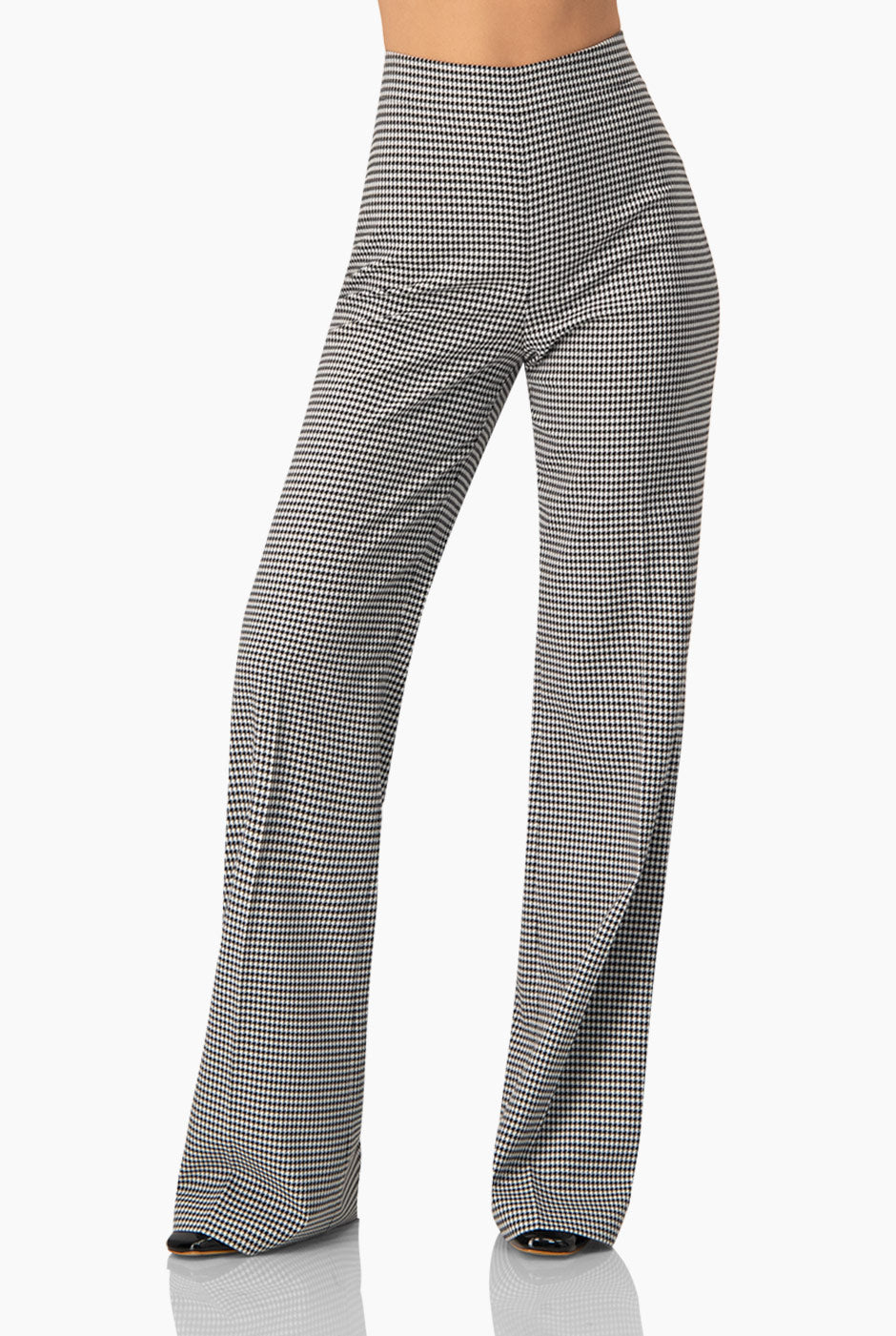 Pantalón negro semi acampanado con estampado pata de gallo