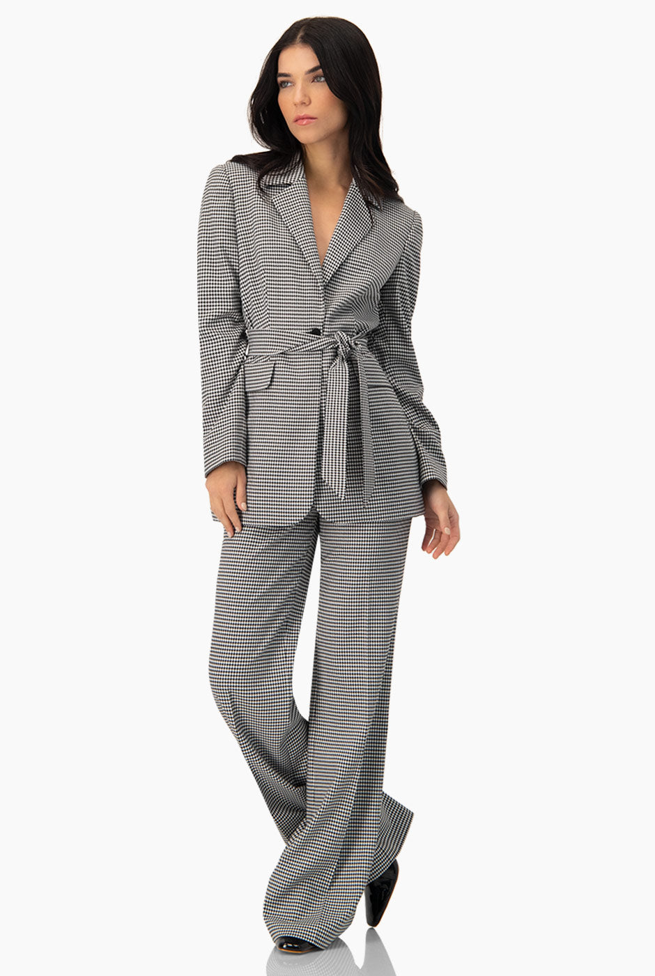 Pantalón negro semi acampanado con estampado pata de gallo