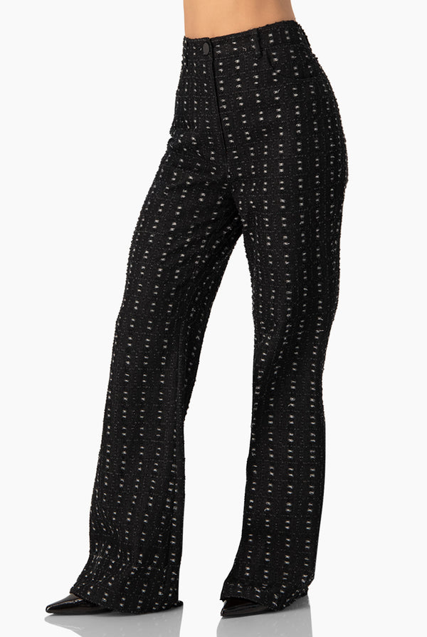 Pantalon negro semi acampanado