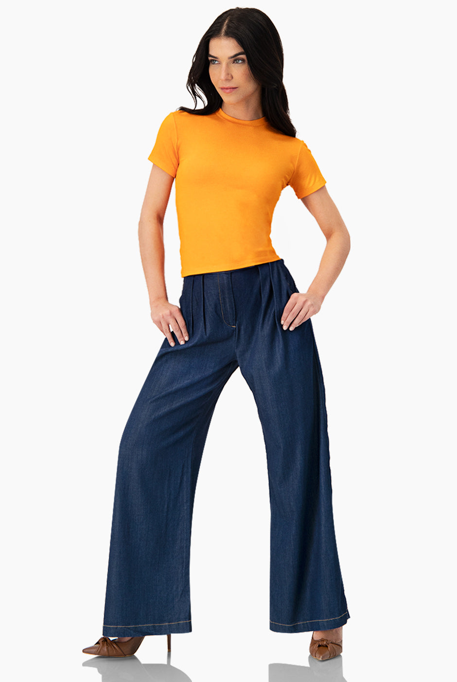 Jeans de pierna amplia en azul marino con bolsillos laterales