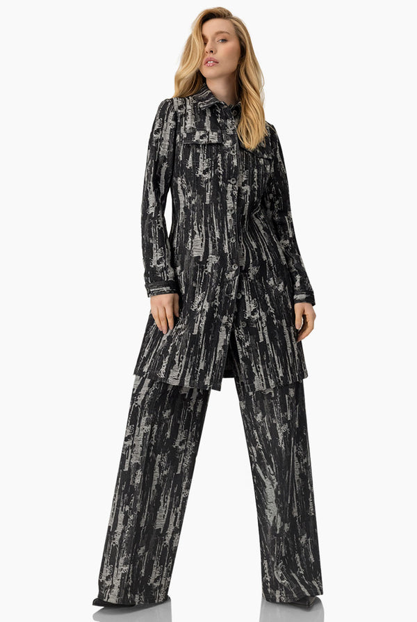 Pantalon tiro alto y pierna amplia