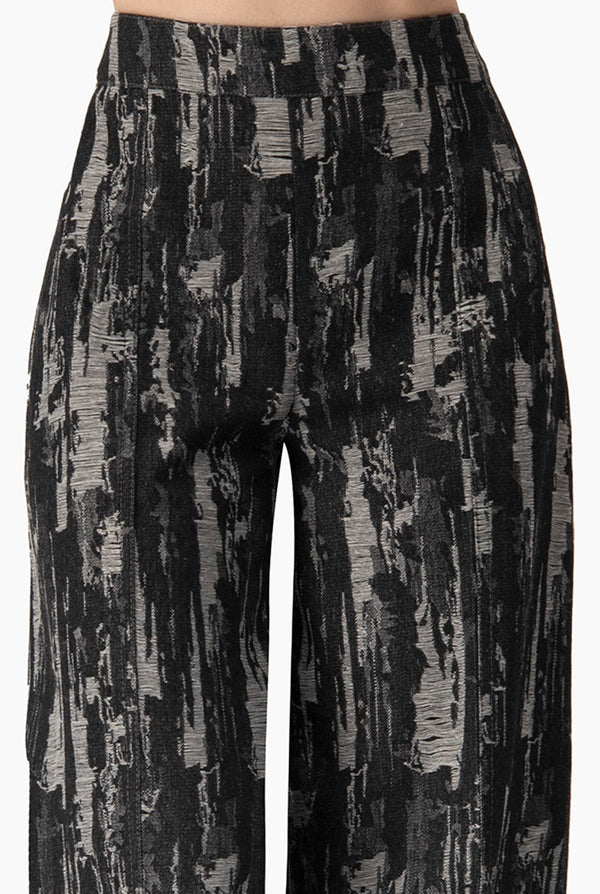 Pantalon tiro alto y pierna amplia