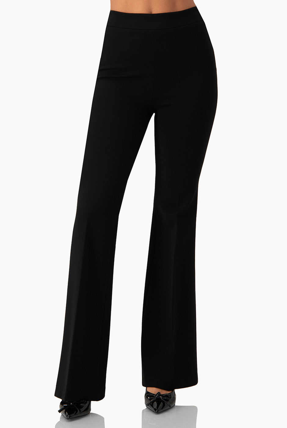 Pantalón negro semi campana liso y elegante