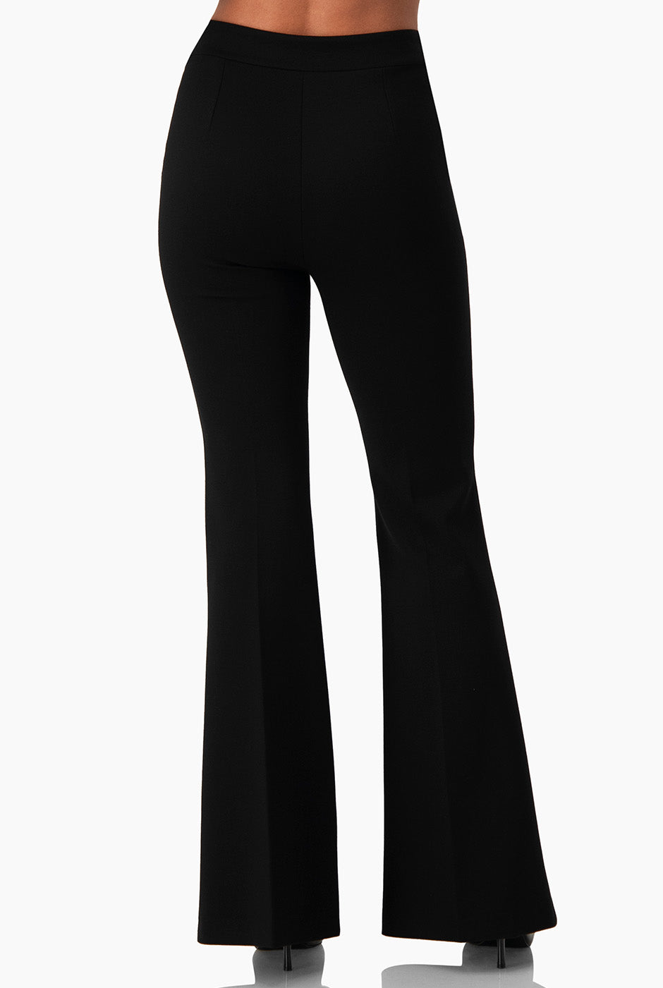 Pantalón negro semi campana liso y elegante
