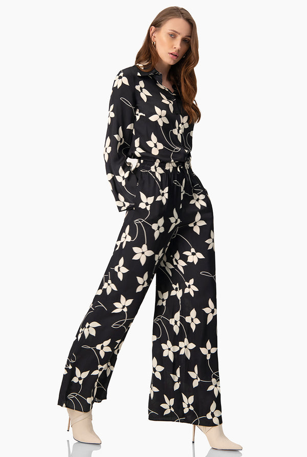 Pantalon amplio con bolsillos