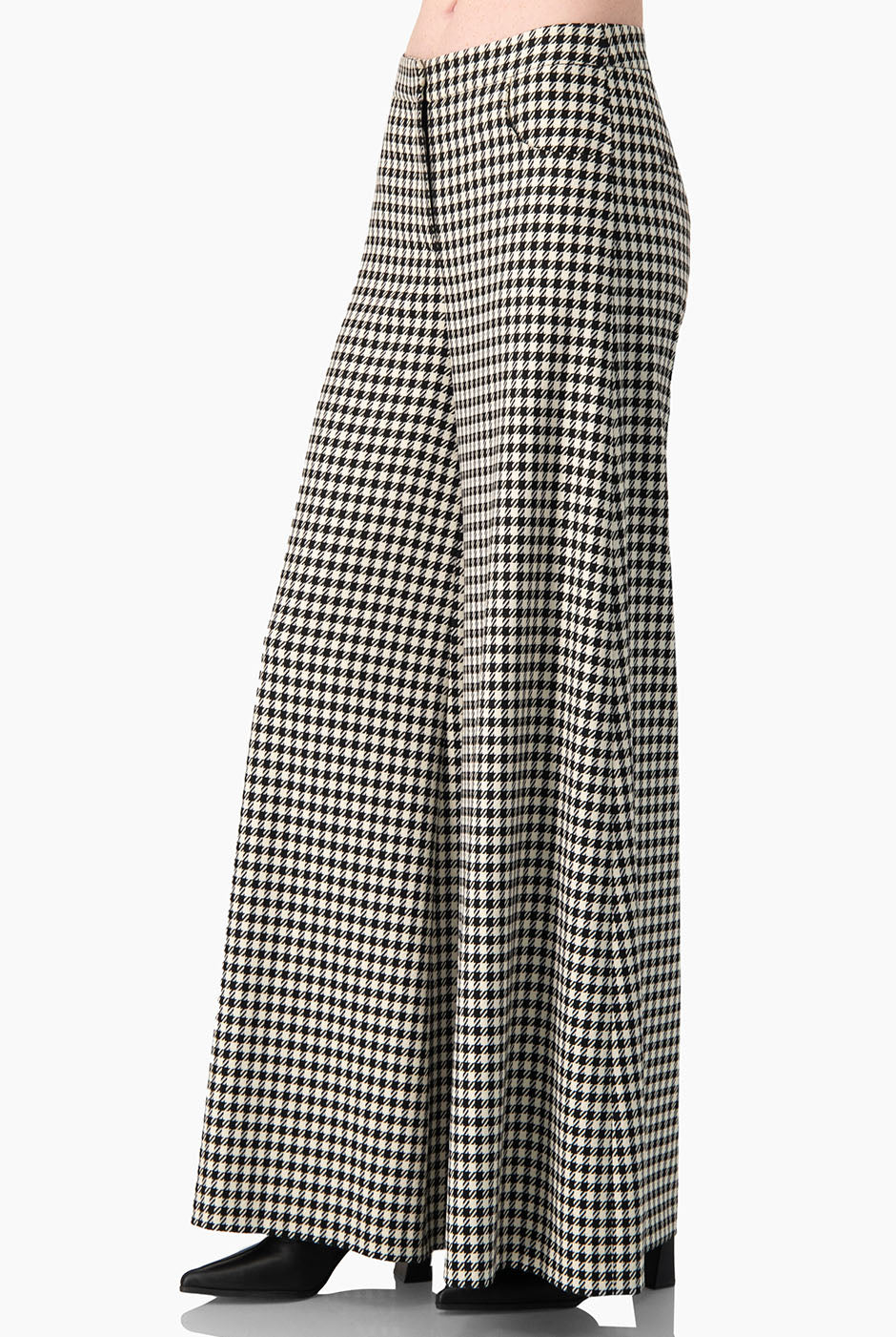 Pantalón estampado negro de pierna ancha con bolsillos