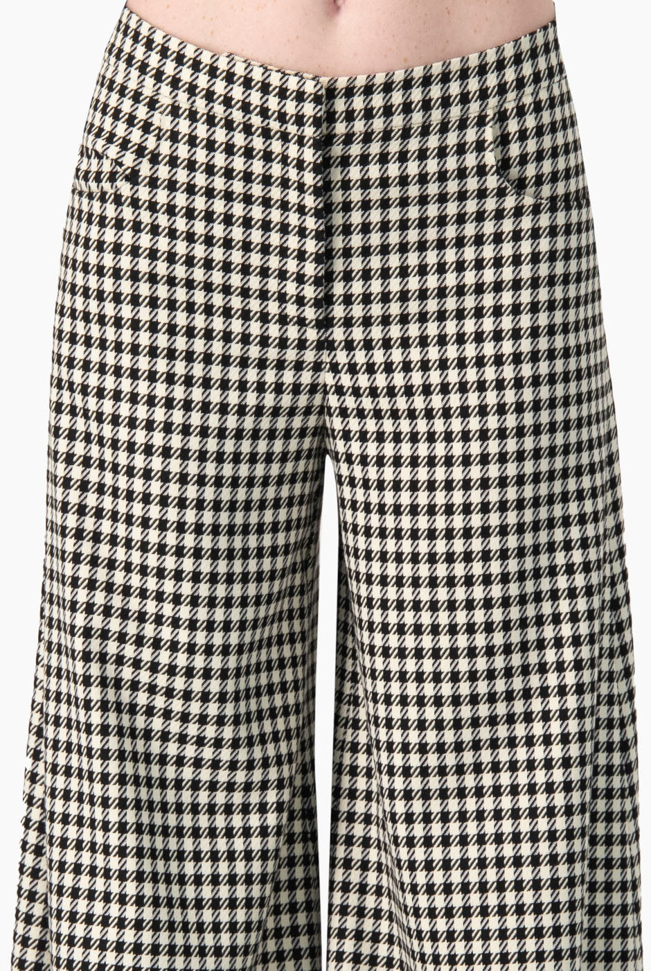 Pantalón estampado negro de pierna ancha con bolsillos