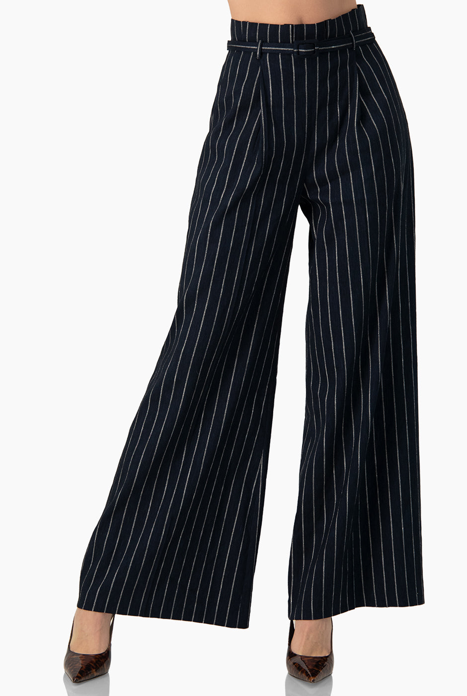 Pantalón amplio rayado azul marino con cinturón